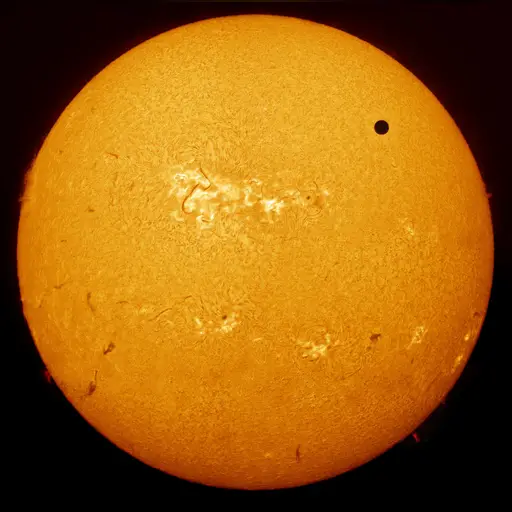 medium:photo space // 1600x1591 // 2.3MB // jpg // image/jpeg // 1363644305836