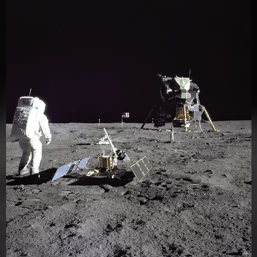 medium:photo space // 1500x1569 // 2.7MB // jpg // image/jpeg // 1369582664017