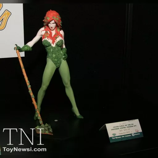 artist:adam_hughes medium:artwork // 800x767 // 48.8KB // jpg // image/jpeg // cover_girls_statues_as_seen_at_the_2010_ny_toyfare03