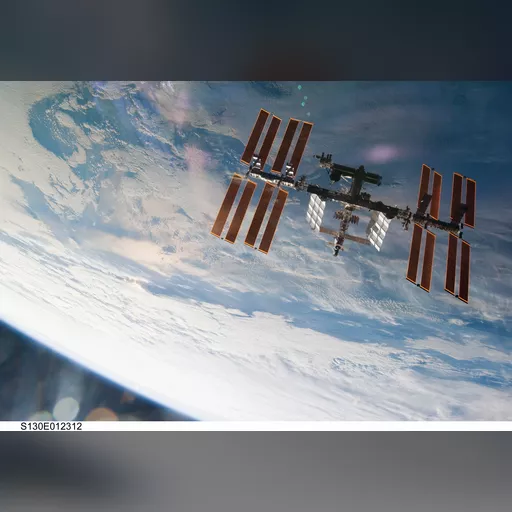 medium:photo space // 3072x2098 // 854.2KB // jpg // image/jpeg // iss_sts130_big