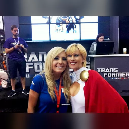 alias:karen_starr alias:power_girl character:kara_zor-l cosplay medium:photo person:azpowergirl publisher:dc // 700x523 // 72.4KB // jpg // image/jpeg // withjessica-copy-e1493492015122