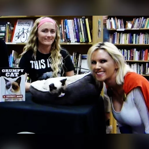 alias:karen_starr alias:power_girl character:kara_zor-l cosplay medium:photo person:azpowergirl publisher:dc stopgap // 556x440 // 195.4KB // jpg // image/jpeg // pggrumpycat-copy